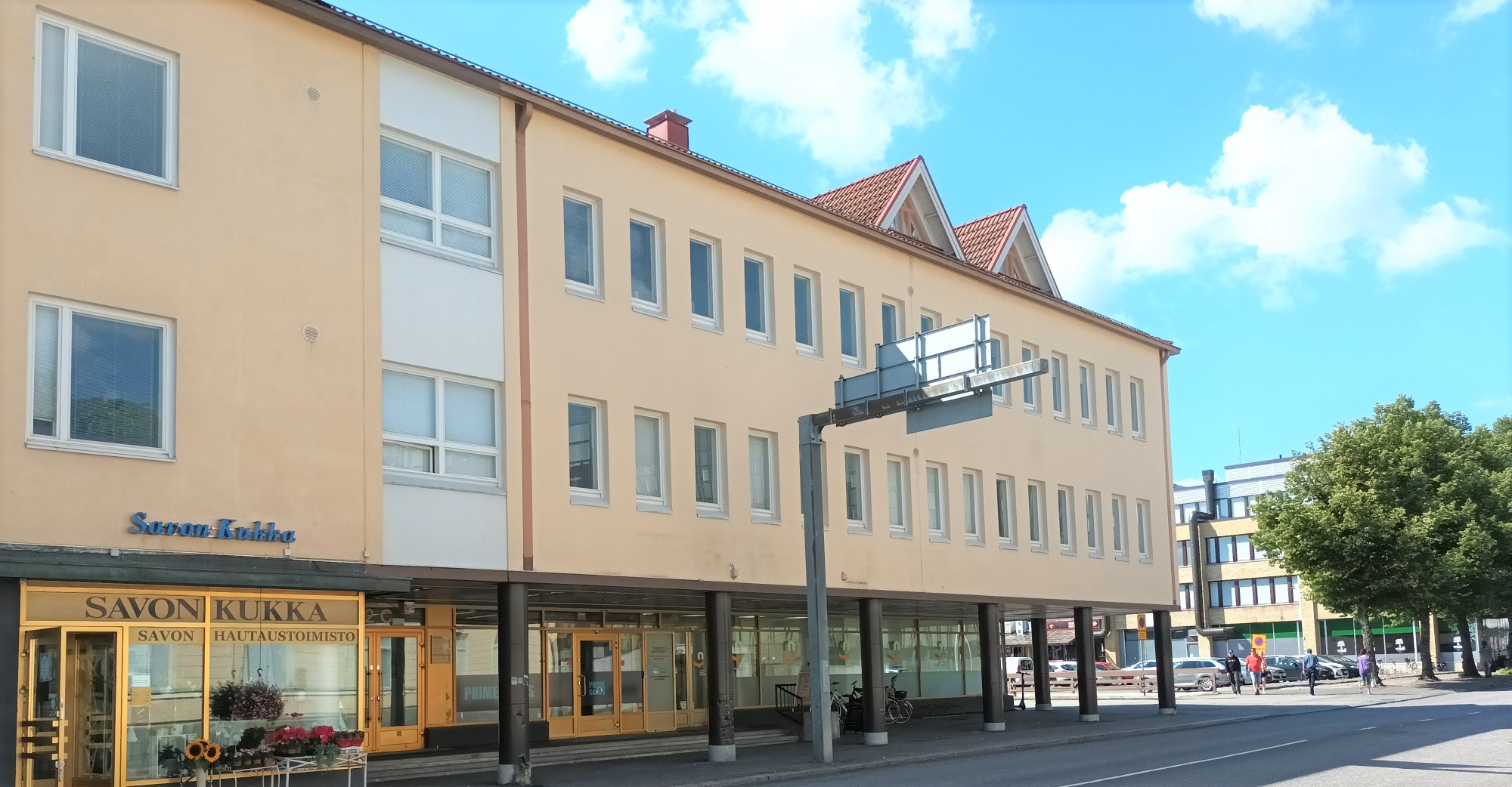 Mikkelin kesäyliopiston toimitilat ulkoapäin kuvattuna Raatihuoneenkadulla. 